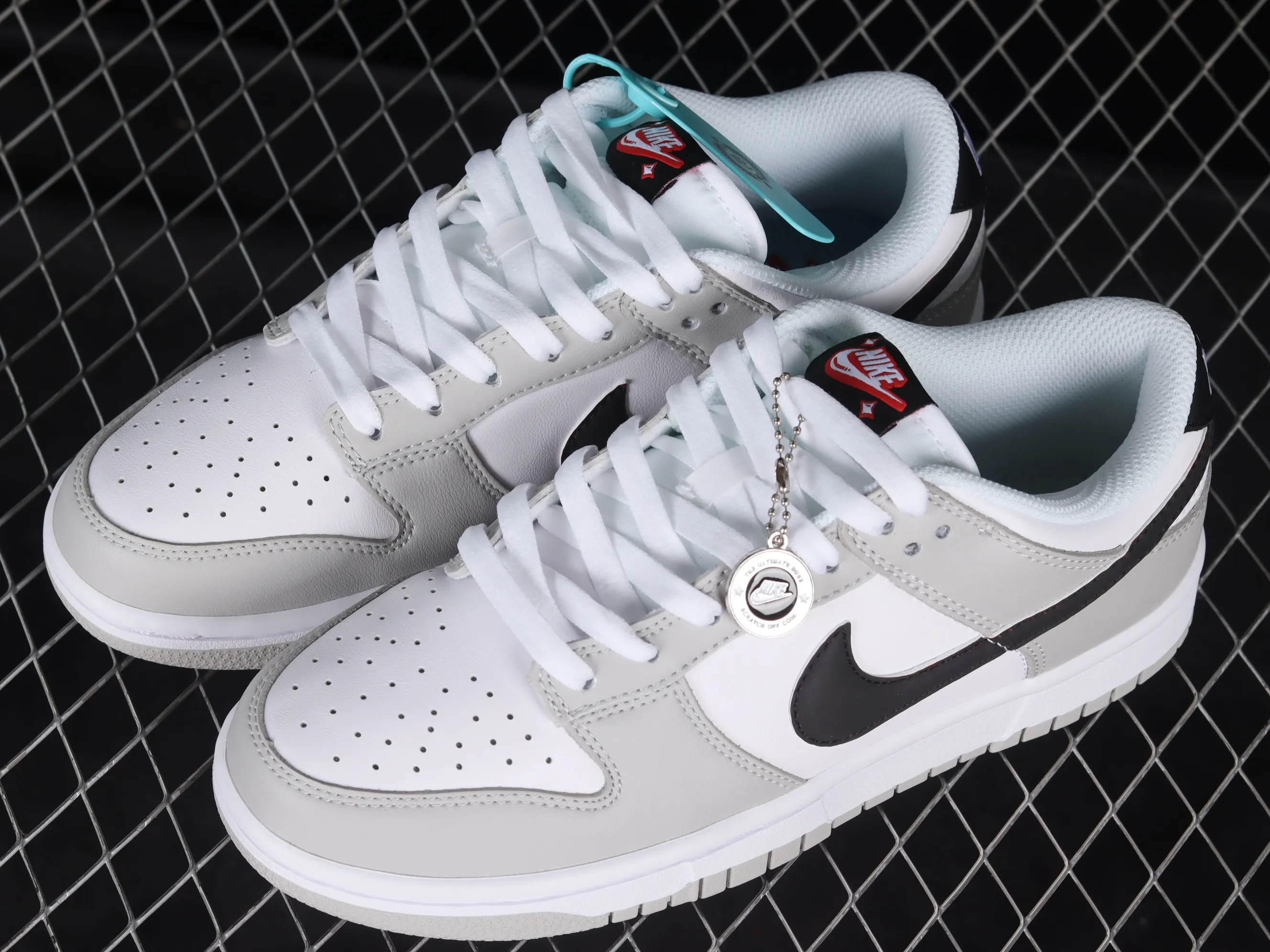 All Categories Nk SB Dunk Series Nk SB Dunk Low Low-top sneakers F version Nk Dunk SB Low Gray white and black scratch-off SB low-top sports and leisure sneakers DR9654-001